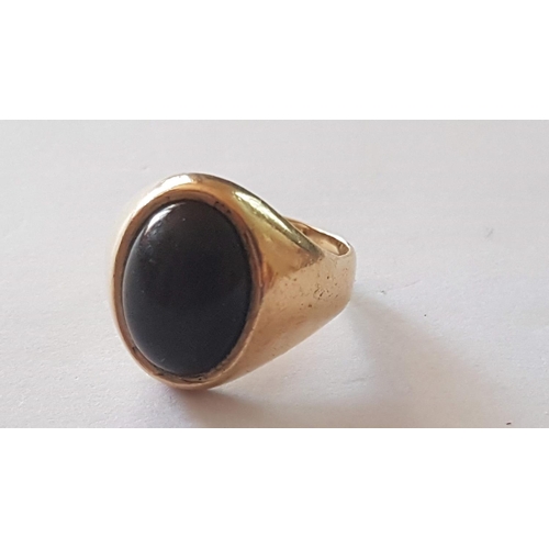 544 - Men's Signet Ring, 9ct Yellow Gold with Large Black Oval Stone, (Approx. 9.3g, Size U).