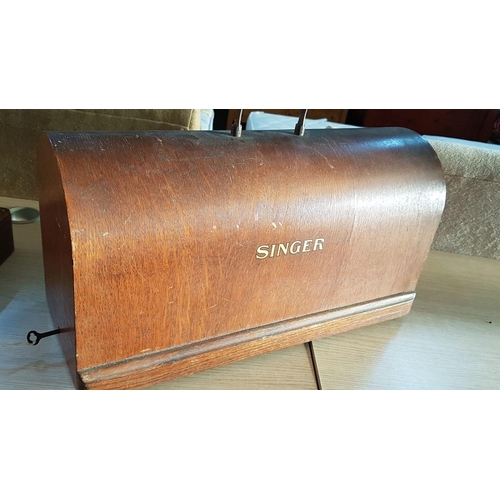 4 - Vintage 'Singer 'Electric Sewing Machine, EB911826 in Wooden Case with Locker (One Key in The Office... 