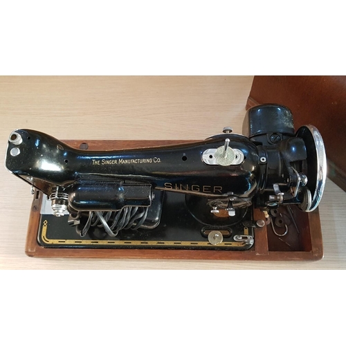 4 - Vintage 'Singer 'Electric Sewing Machine, EB911826 in Wooden Case with Locker (One Key in The Office... 