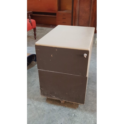 725 - Vintage Metal/Wood/Plastic, 3-Drawers Filing Cabinet on Wheels, One Drawer with Key, (D: 62cm x W: 4... 