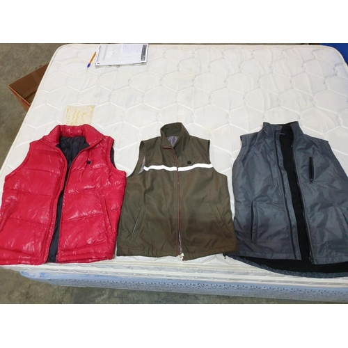 729 - 3 x Non Branded Sleeveless Body Warmers.
Size M