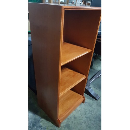 49B - Classical Style Dark Wood 3-Tier Shelf Unit, (Approx. 42 x 31 x 100cm)

* Unused * - Furniture Stock... 