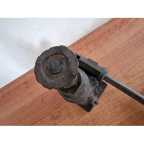 27 - Vintage Cast Iron Car Jack, * Basic Test and Working *