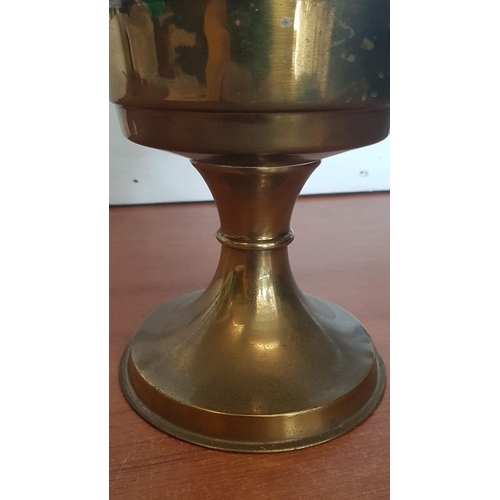 20 - Vintage 'Aladdin' Oil Lamp, Brass and Green Lampshade, Made in England, H: 53cm. Untested, A/F.