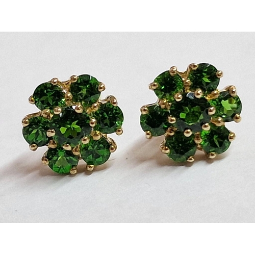 17 - Pair of 9ct Gold Earrings with a Cluster / Floral Shape of Round Cut Green Stones, (Approx. 2.0g), (... 