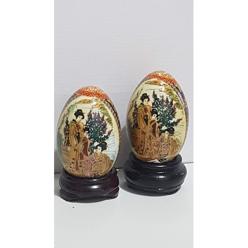 61 - Vintage Style Porcelain Satsuma Eggs Gold Gilded on Wooden Stands/Base (Approx. H: 7.5cm  Ø: 5.5cm E... 