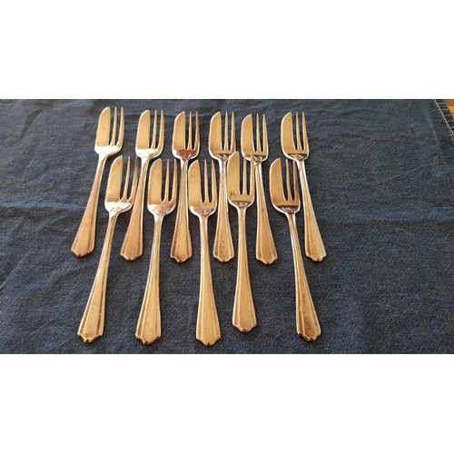 556 - Set of 11 x Modern EPNS Cake Forks