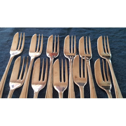 556 - Set of 11 x Modern EPNS Cake Forks