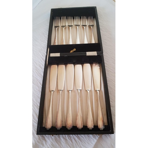 558 - Vintage 6-Place Fish Cutlery Set in Presentation Box (Original), EPNS, Sheffield, England.