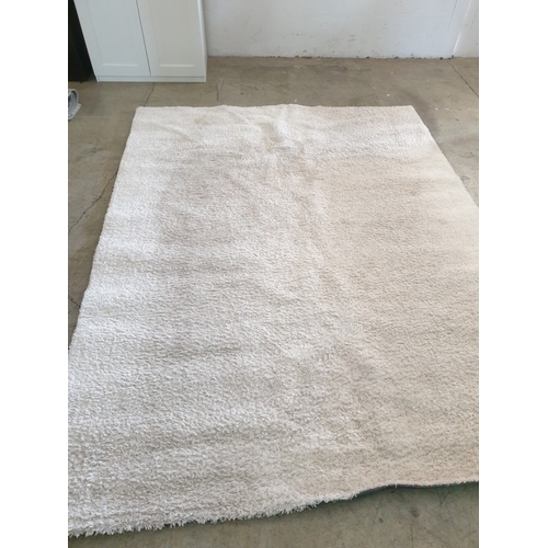 340 - Large White Short Shag pile Carpet.
240 x 300 cm