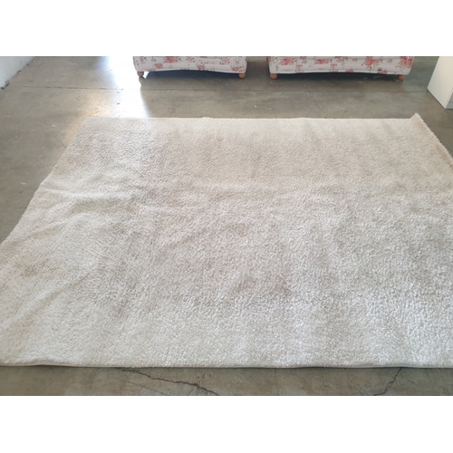 340 - Large White Short Shag pile Carpet.
240 x 300 cm