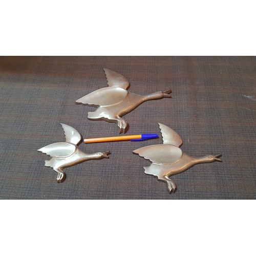 407 - Brass Bird Art 'Flying Ducks', Wall Hanging Art, Approx. Large 20cm x 22cm, Medium 17cm x  14cm, Sma... 