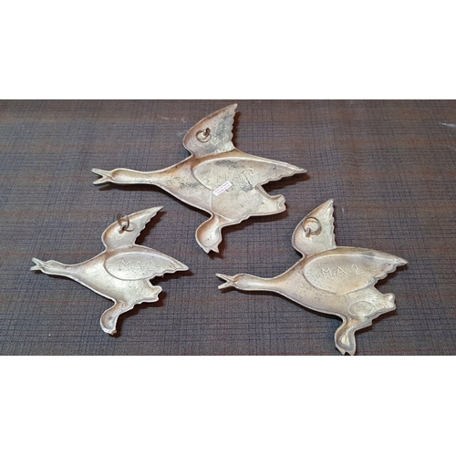 407 - Brass Bird Art 'Flying Ducks', Wall Hanging Art, Approx. Large 20cm x 22cm, Medium 17cm x  14cm, Sma... 