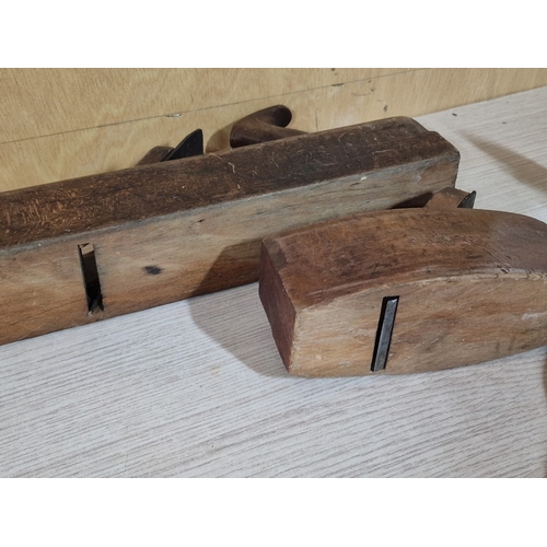 117 - 2 x Antique Wood Planes / Carpenter's Tools, (Approx. L: 43cm and 20cm), (2)