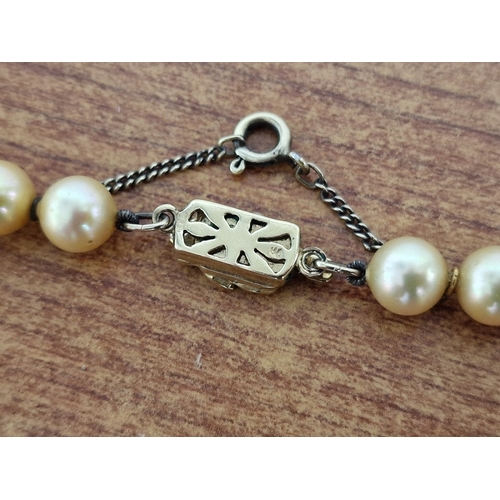 120 - Vintage Single Strand Pearl Necklace, with Gold Tone Clasp and Safety Chain, (Approx. L: 60cm, Ø: 8m... 