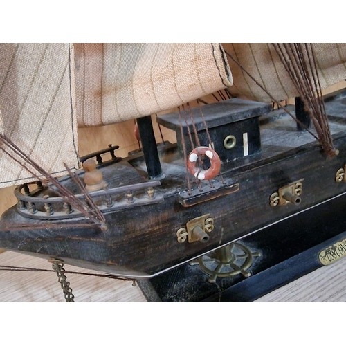 16 - Model of the 'USS Constitution 1798', (Approx. H: 43cm), 