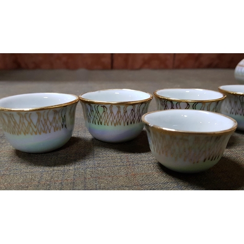 382 - Vintage Oriental Gold Lustre Coffee Set, Pot and 5x Cups.  (6)