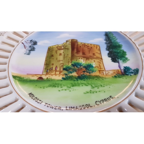 441 - 3x Hand Painted Ceramic Souvenir Ribbon Plates with Scenes from Different Cities, 2x Ø: 20cm Each, 1... 