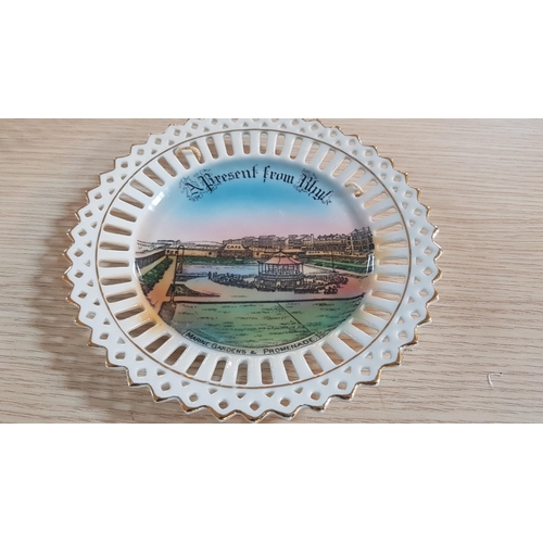 441 - 3x Hand Painted Ceramic Souvenir Ribbon Plates with Scenes from Different Cities, 2x Ø: 20cm Each, 1... 