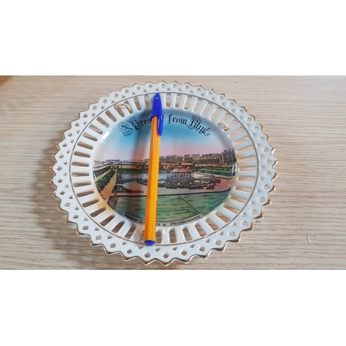 441 - 3x Hand Painted Ceramic Souvenir Ribbon Plates with Scenes from Different Cities, 2x Ø: 20cm Each, 1... 