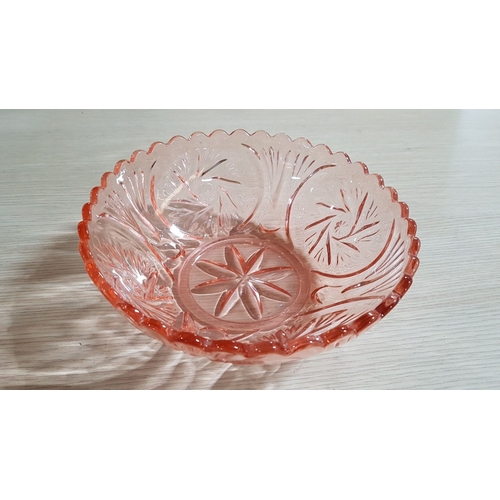 336 - Various Vintage Shades of Pink Glassware, 2x Large Salad/Fruit Bowls (Ø: 24cm Ø:27.5cm) and Large Ro... 