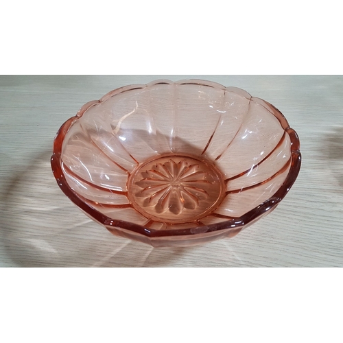 336 - Various Vintage Shades of Pink Glassware, 2x Large Salad/Fruit Bowls (Ø: 24cm Ø:27.5cm) and Large Ro... 