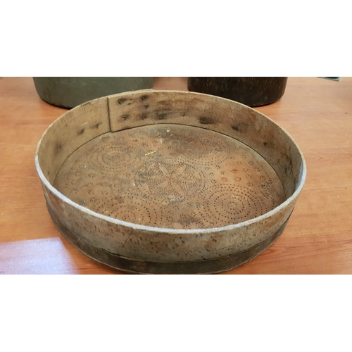 379 - Antique Collection of Traditional Cooking Pots with Lid (Big Ø: 31cm H: 25.5cm, Small Ø:28cm H: 24cm... 