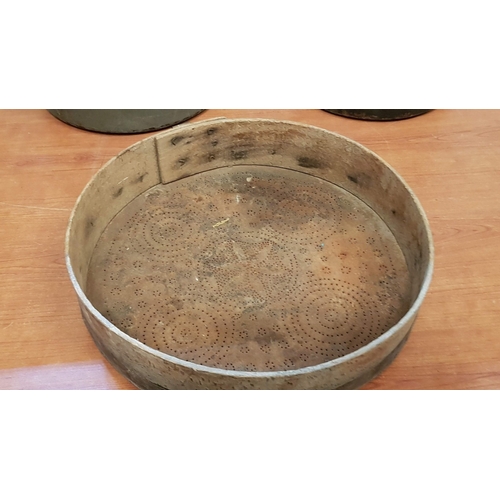 379 - Antique Collection of Traditional Cooking Pots with Lid (Big Ø: 31cm H: 25.5cm, Small Ø:28cm H: 24cm... 