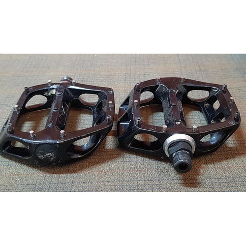 433 - Mountain Flat Bike Pedals, DMR V8 Classic Alloy Platform Pedals