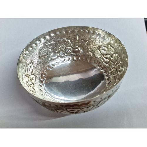 59 - Decorative 3-Footed Round Silver Bowl with Floral Pattern, (Approx. Ø: 10cm, H: 5cm, .830 Silver, 55... 