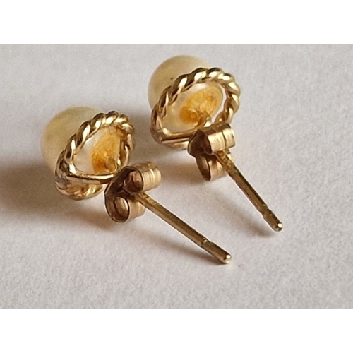 71 - Pair of Pearl Earrings with Decorative Rope Effect 9ct Gold Surround, (Approx. 0.8g, Ø: 6mm)