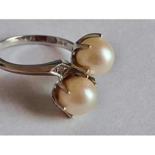 74 - 14ct White Gold Ring with 2 x Pearls in Claw Setting, (Approx. Size: L, 3.5g)