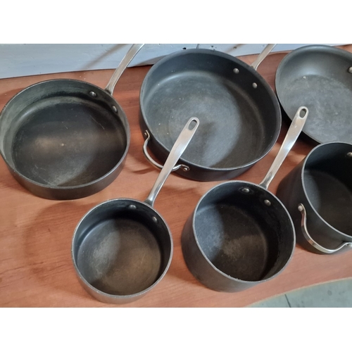 48 - 6-Piece Set of 'Kirkland Signature' Professional Quality Kitchen Pans; Graduating Saucepans, Wok, Fr... 