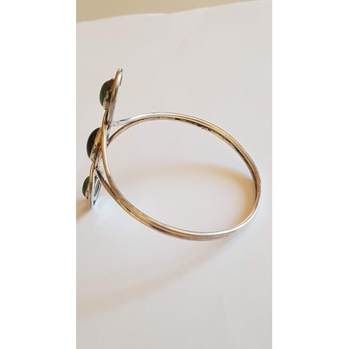 363 - Silver, Hallmark 900, Twisted/Bangle Bracelet with 3-Green Tone Large Stones, Approx. Ø: 7cm  32g.