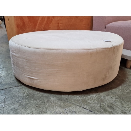 167A - Large White Colour Padded Fabric Footstool / Round Seat, (Approx. Ø: 103cm, H: 35cm)