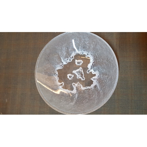 470 - 'Hoya' Japan Clear Frosted Glass Plate, Islands Ice Lead Crystal Decor, Approx. Ø: 30cm H: 6.5cm.