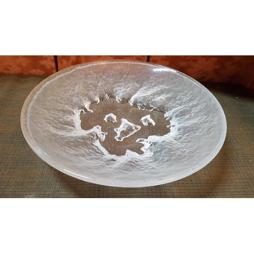 470 - 'Hoya' Japan Clear Frosted Glass Plate, Islands Ice Lead Crystal Decor, Approx. Ø: 30cm H: 6.5cm.