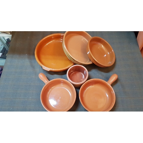 484 - 6 x Terracotta Dishes in Various Sizes. (6)