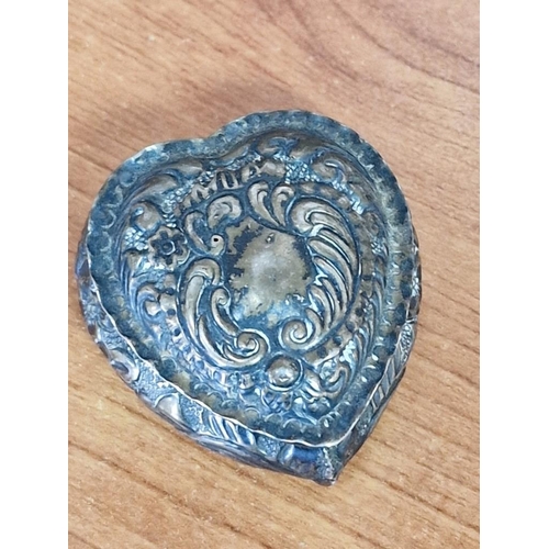 59 - Antique Silver Vesta Case (Match Case), Decorative Silver Heart Shaped Lidded Trinket Dish / Pill Po... 