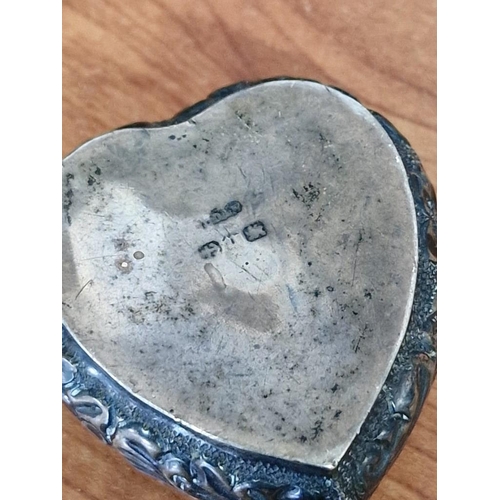 59 - Antique Silver Vesta Case (Match Case), Decorative Silver Heart Shaped Lidded Trinket Dish / Pill Po... 
