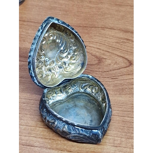 59 - Antique Silver Vesta Case (Match Case), Decorative Silver Heart Shaped Lidded Trinket Dish / Pill Po... 