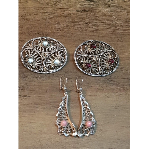 95 - Silver Stylish Jewelry; 2x Silver (700) Filigree Design Brooches Decorated with Red and White Stones... 