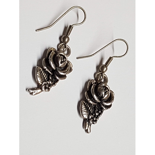 83 - Silver 925 Jewelry; 2x Different Style Rings Size R and M. Together Pair of Floral Shape Earrings, A... 
