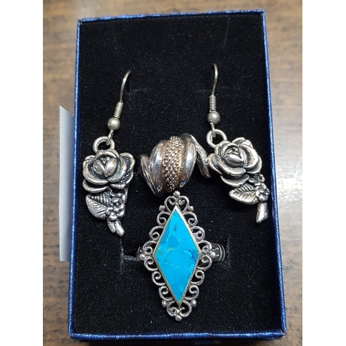 83 - Silver 925 Jewelry; 2x Different Style Rings Size R and M. Together Pair of Floral Shape Earrings, A... 