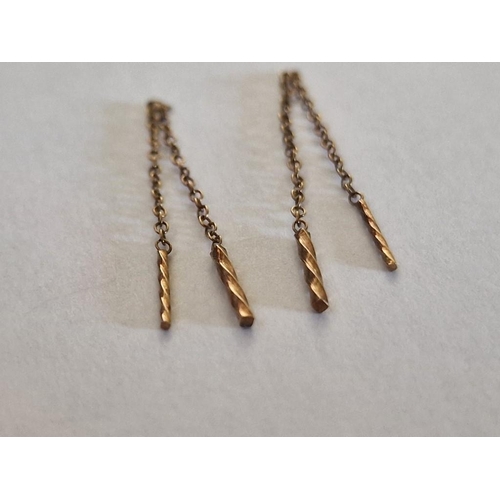 34B - Pair of 9ct Gold Dangling Chain Earrings, (Approx. L: 7cm, O.5g),