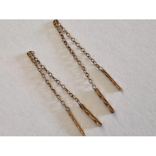 34B - Pair of 9ct Gold Dangling Chain Earrings, (Approx. L: 7cm, O.5g),