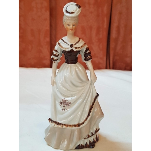 518 - 2x Vintage Style Porcelain Figurines; 'Marquise' Dresden Lace Style Figurine (H: 15.5cm) and Lady in... 