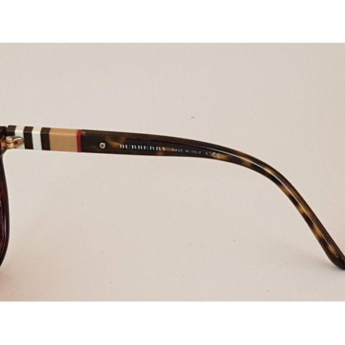 Stylish Burberry Lady display picture 1