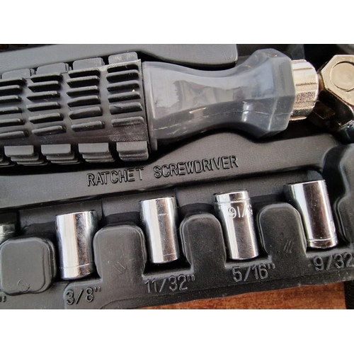 190 - BOSCH Ratchet Screwdriver in Fitted Case with Many Attachments / Accessories, * Looks Hardly Used, i... 