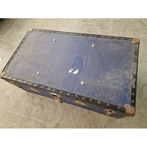 202A - Vintage Steamer Trunk with Carrying Handles and Metal Clasps, (Approx. 91 x 52 x 35cm)